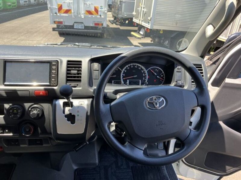 HIACE COMMUTER