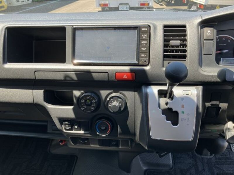 HIACE COMMUTER