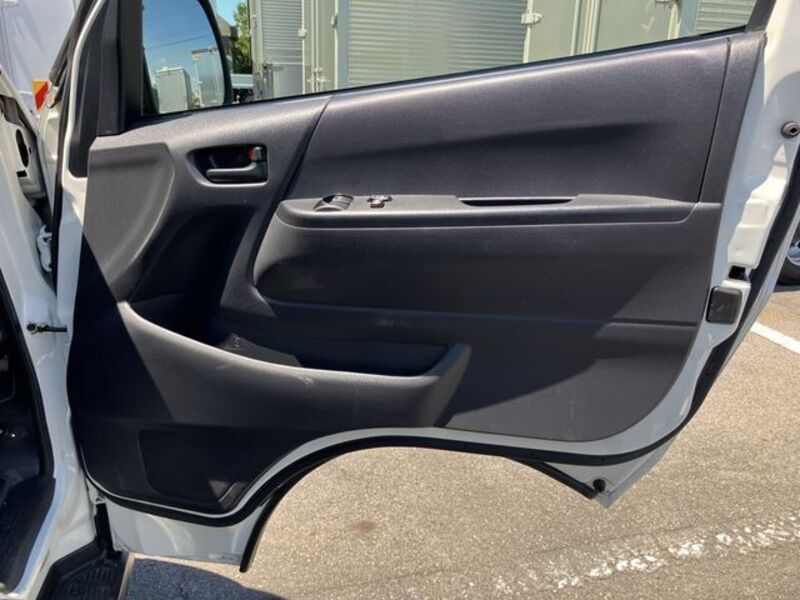 HIACE COMMUTER