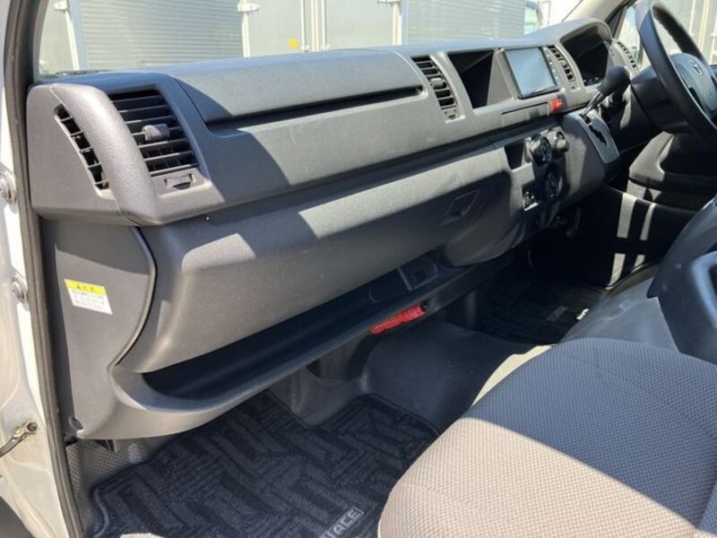 HIACE COMMUTER