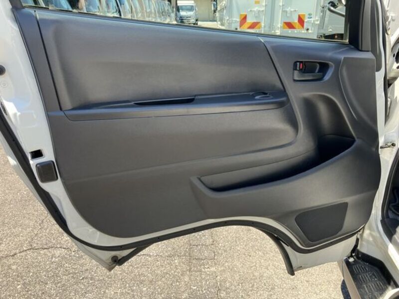 HIACE COMMUTER