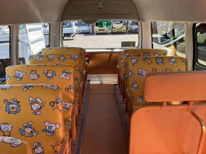 HIACE COMMUTER