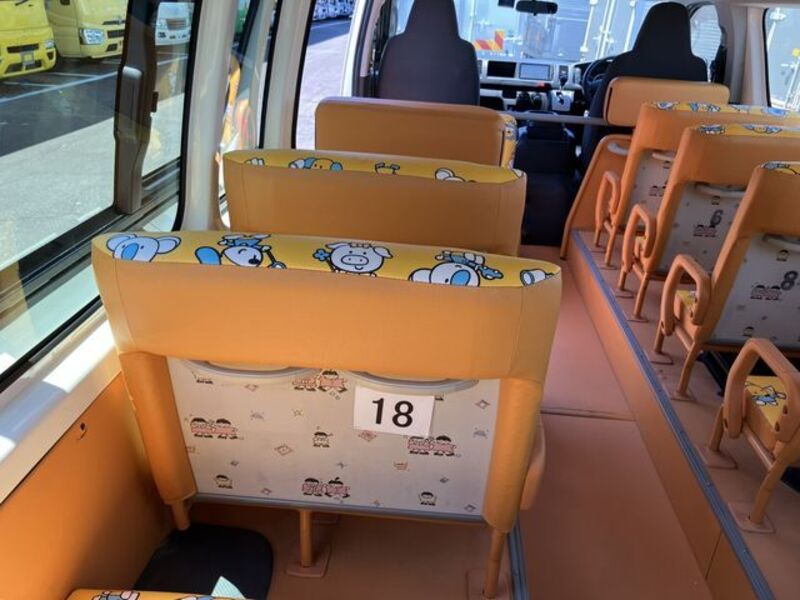HIACE COMMUTER