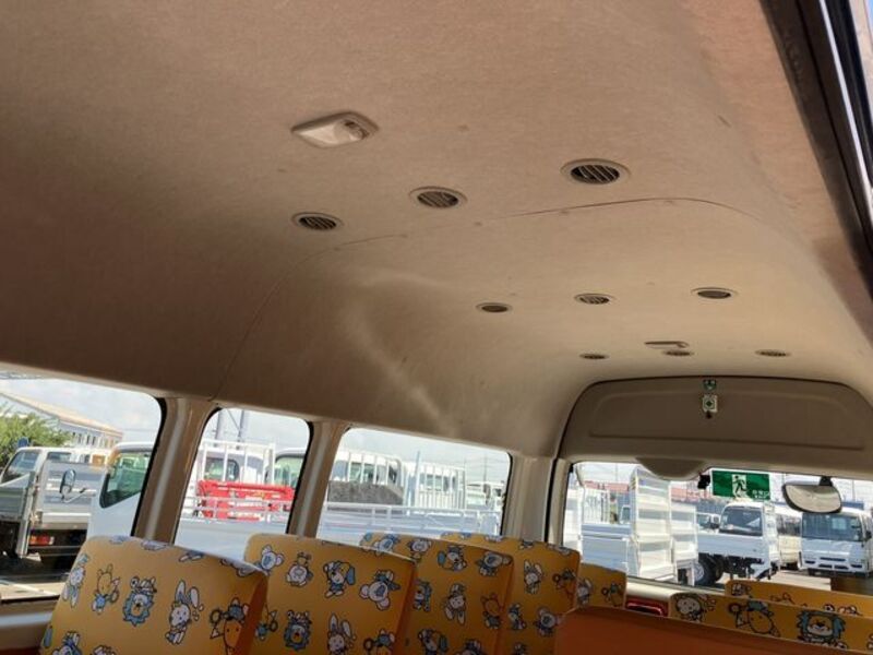 HIACE COMMUTER