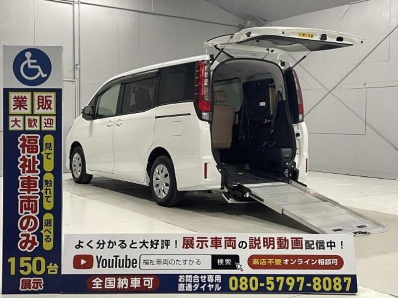 TOYOTA NOAH