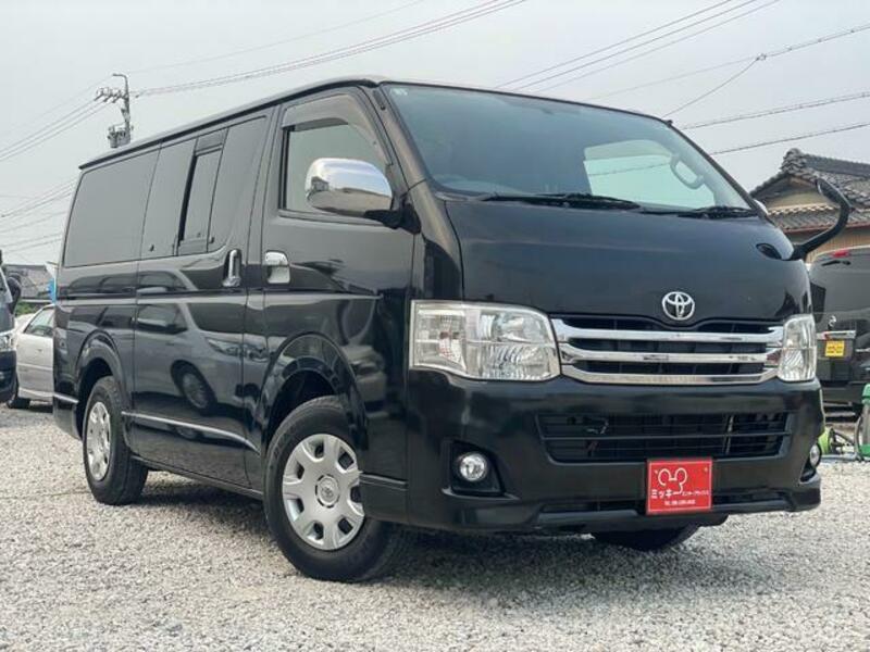 TOYOTA HIACE VAN