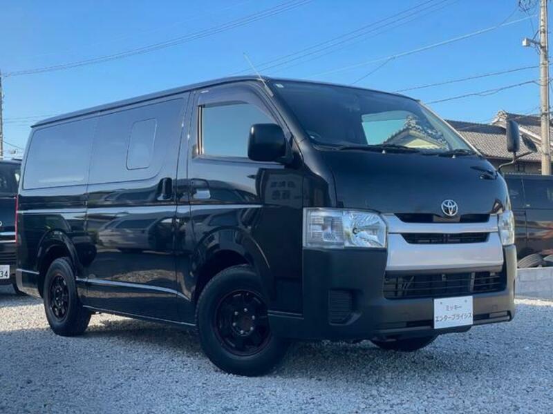 TOYOTA HIACE VAN