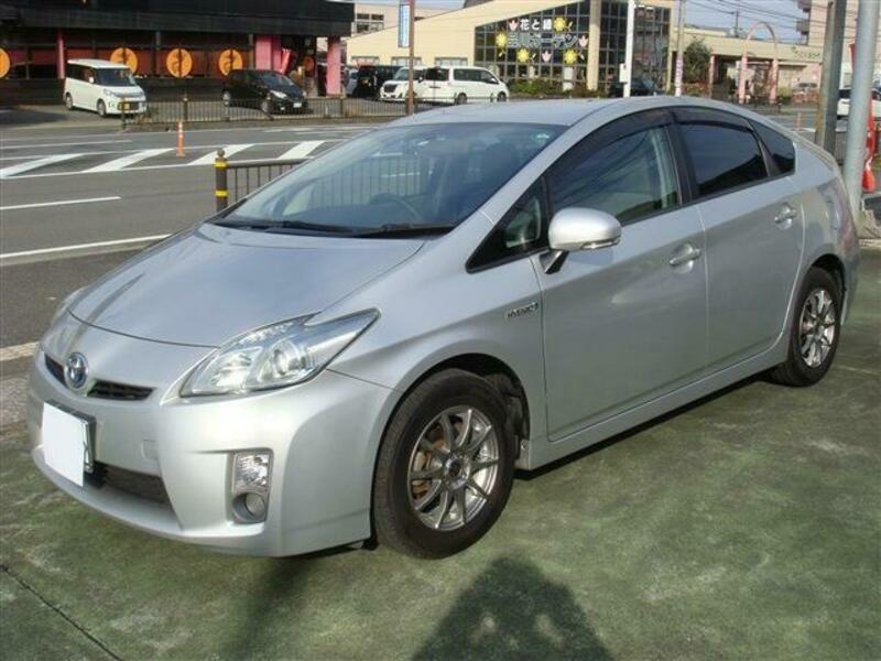 TOYOTA PRIUS