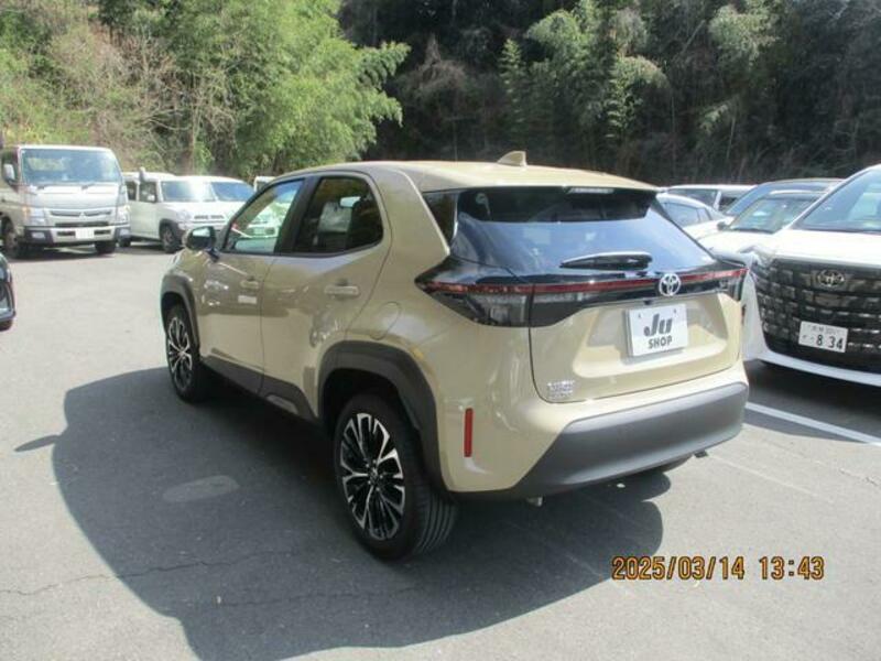 YARIS CROSS