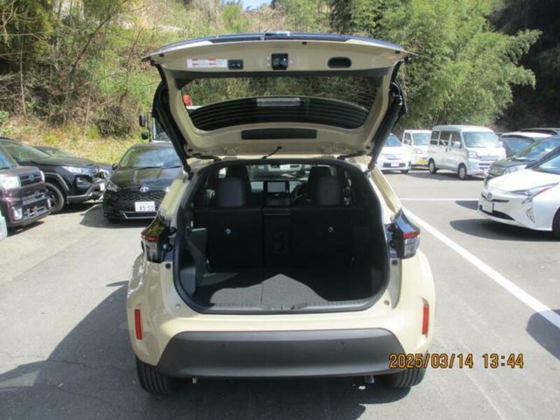 YARIS CROSS