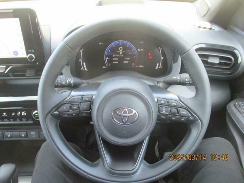 YARIS CROSS