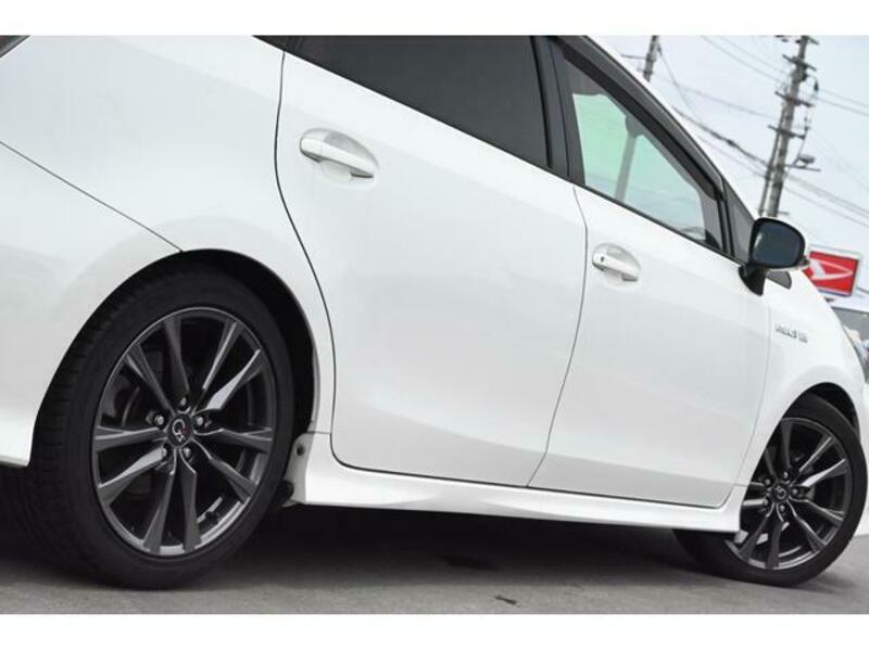PRIUS ALPHA
