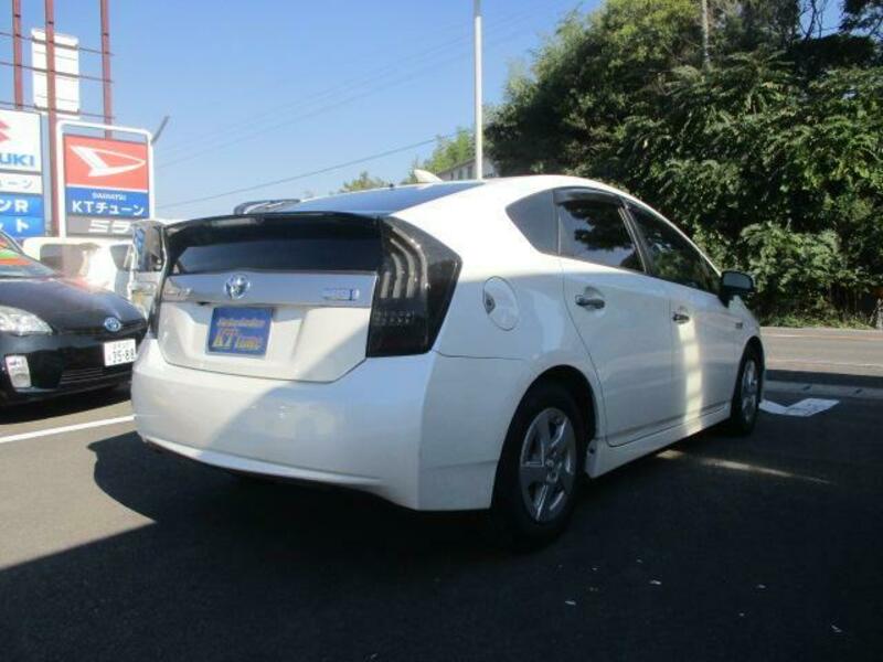 PRIUS PHV