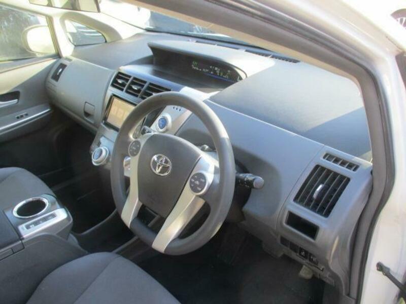 PRIUS ALPHA