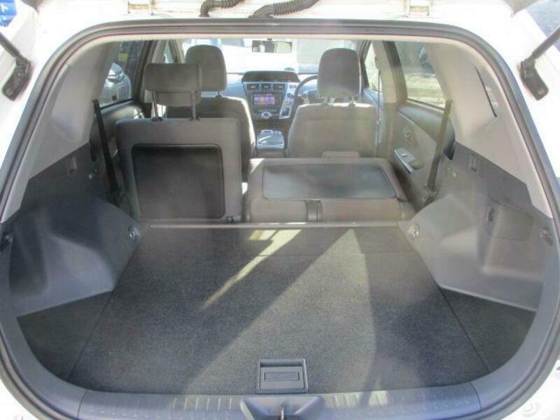 PRIUS ALPHA