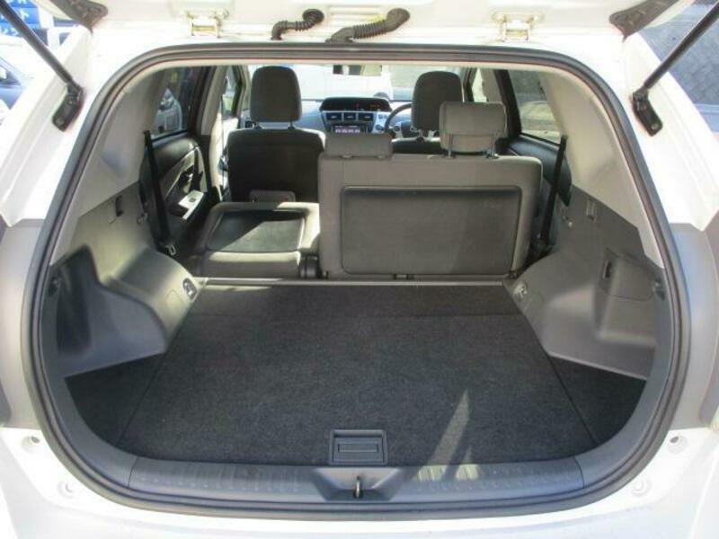 PRIUS ALPHA