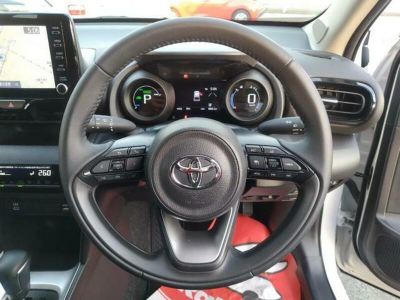 YARIS CROSS