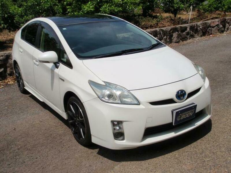 TOYOTA PRIUS