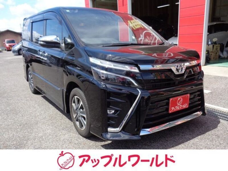 TOYOTA VOXY