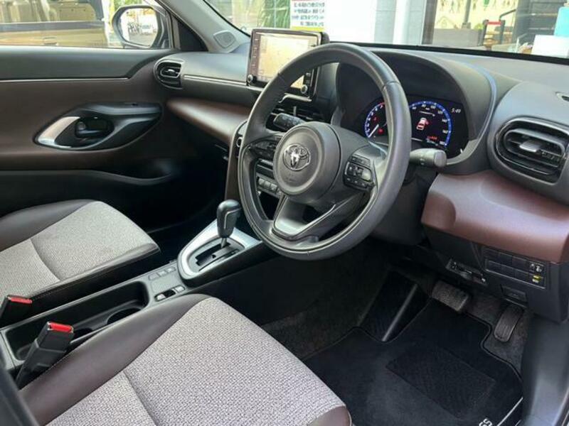YARIS CROSS
