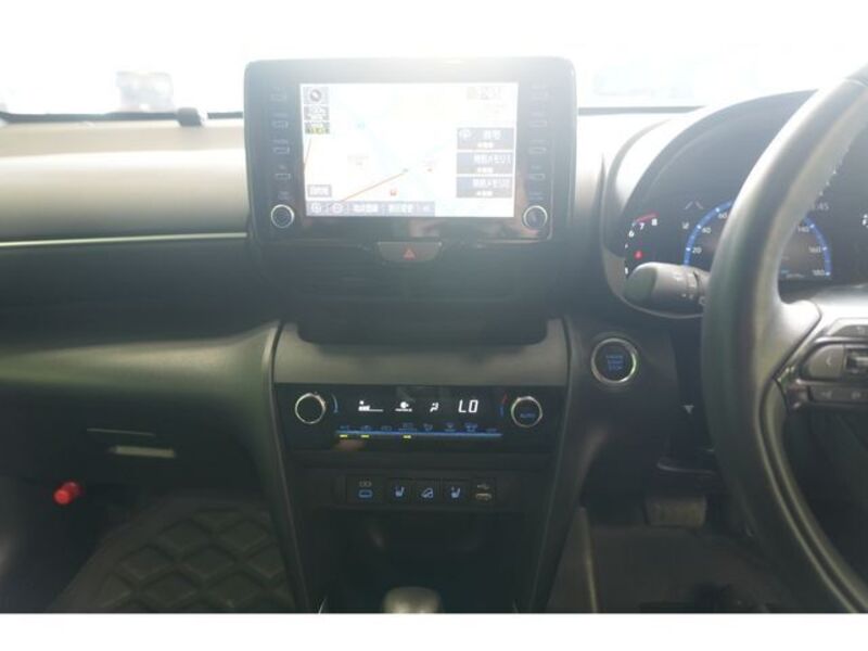 YARIS CROSS