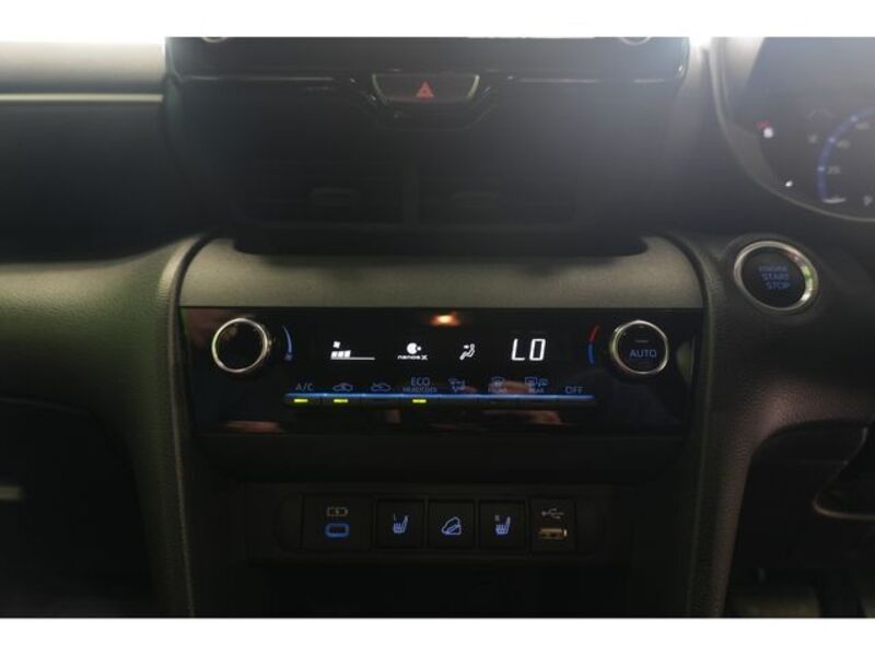 YARIS CROSS