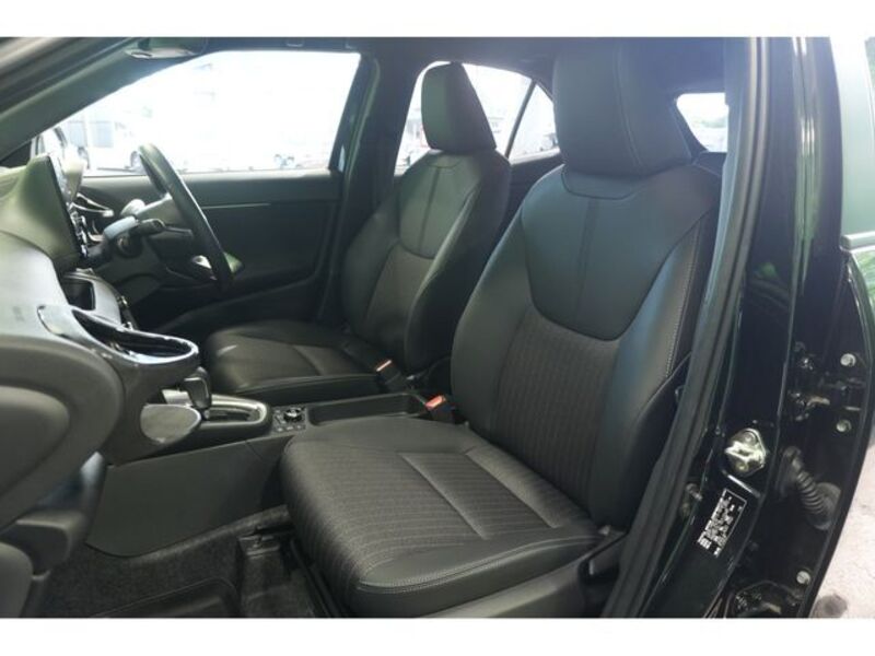 YARIS CROSS