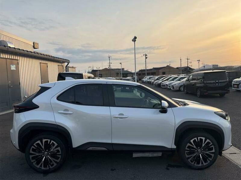 YARIS CROSS