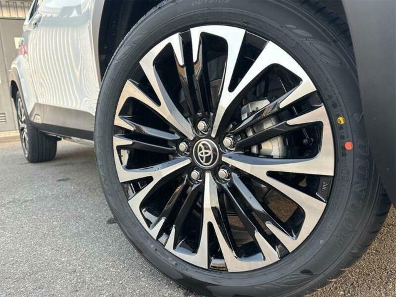 YARIS CROSS