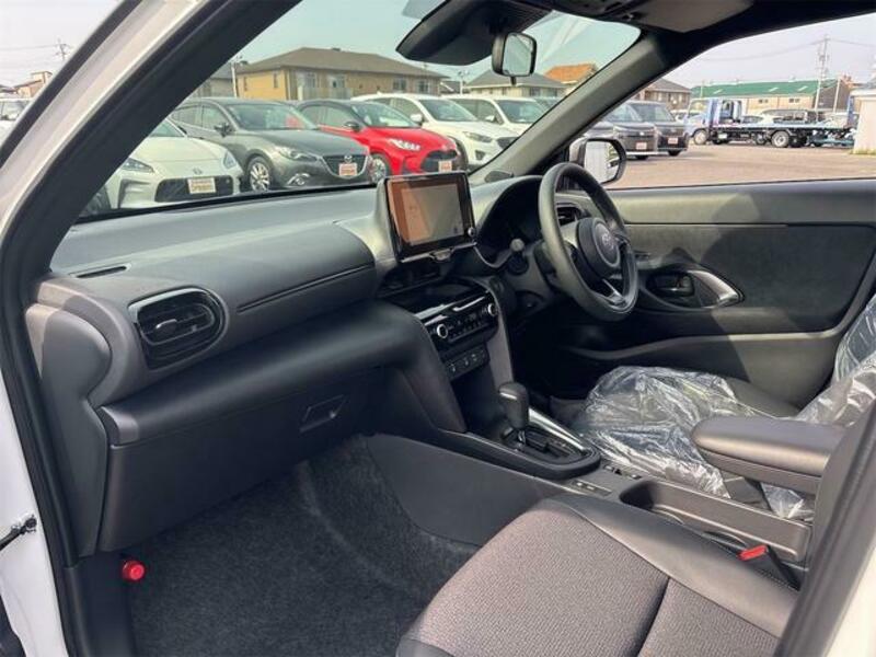 YARIS CROSS