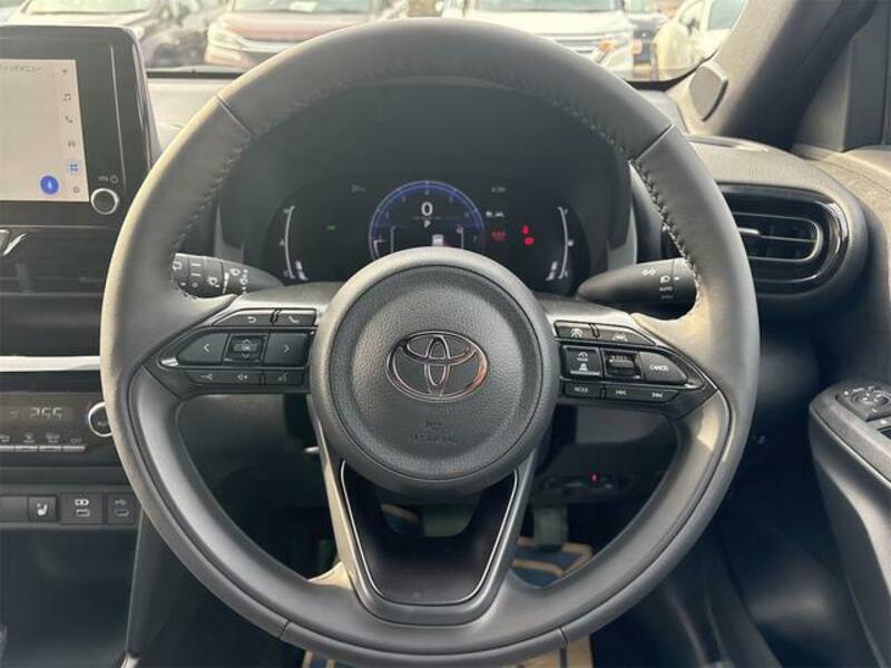 YARIS CROSS