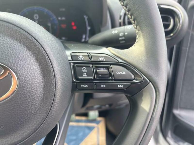 YARIS CROSS