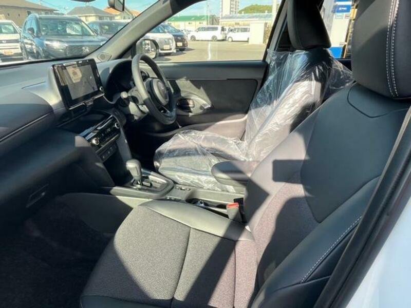 YARIS CROSS