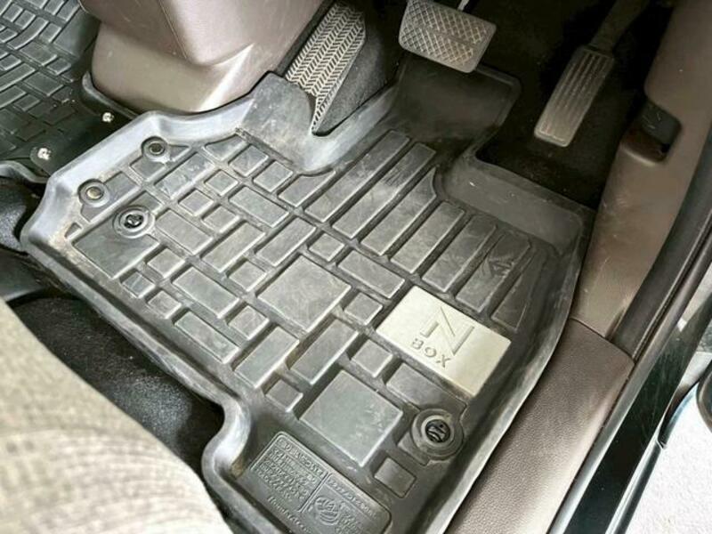 N BOX