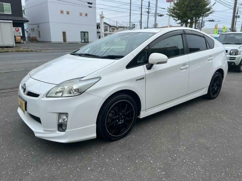 TOYOTA PRIUS
