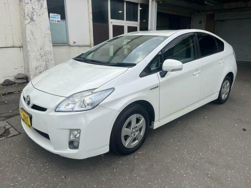 TOYOTA PRIUS