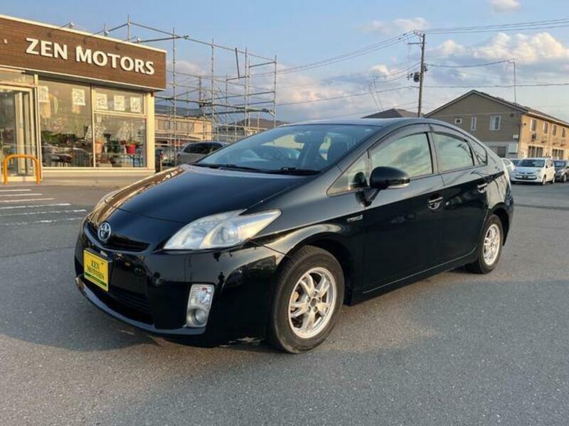 TOYOTA PRIUS