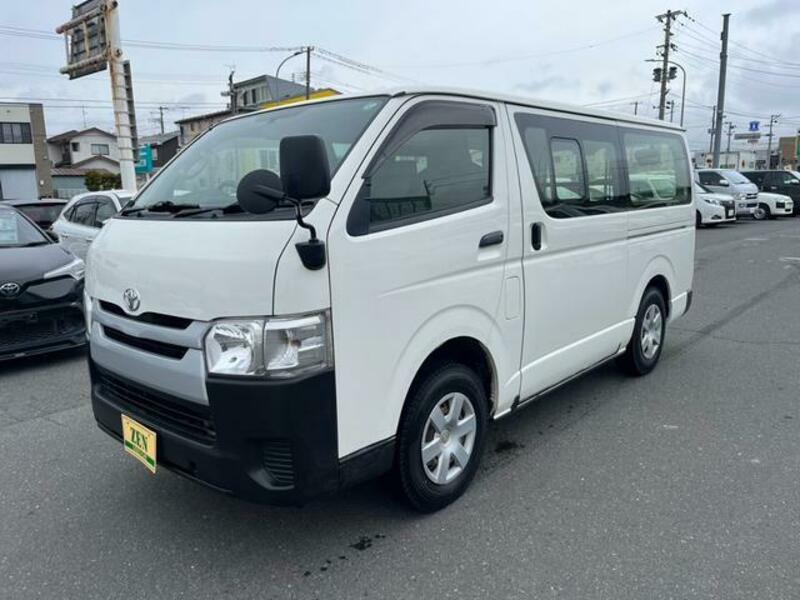 TOYOTA HIACE VAN