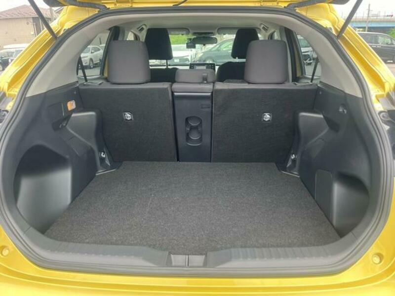 YARIS CROSS