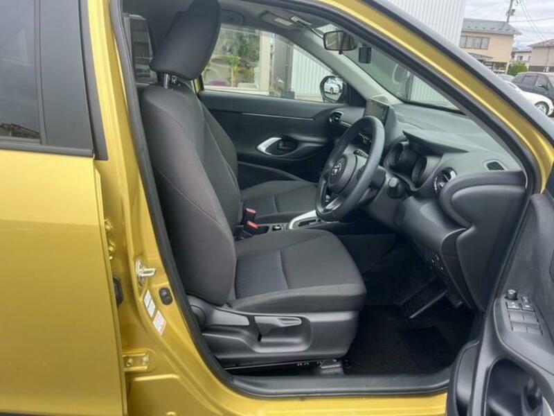 YARIS CROSS