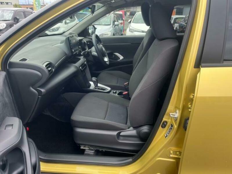 YARIS CROSS