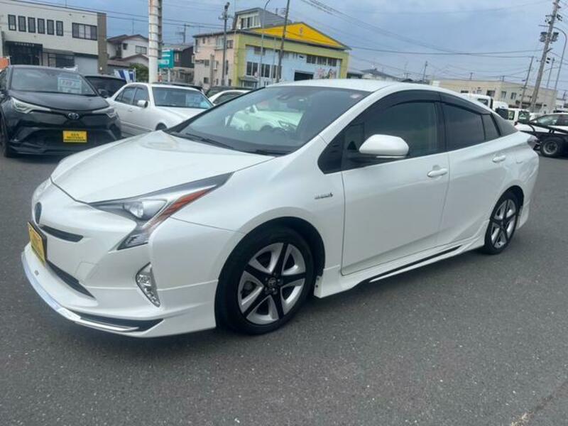 TOYOTA PRIUS