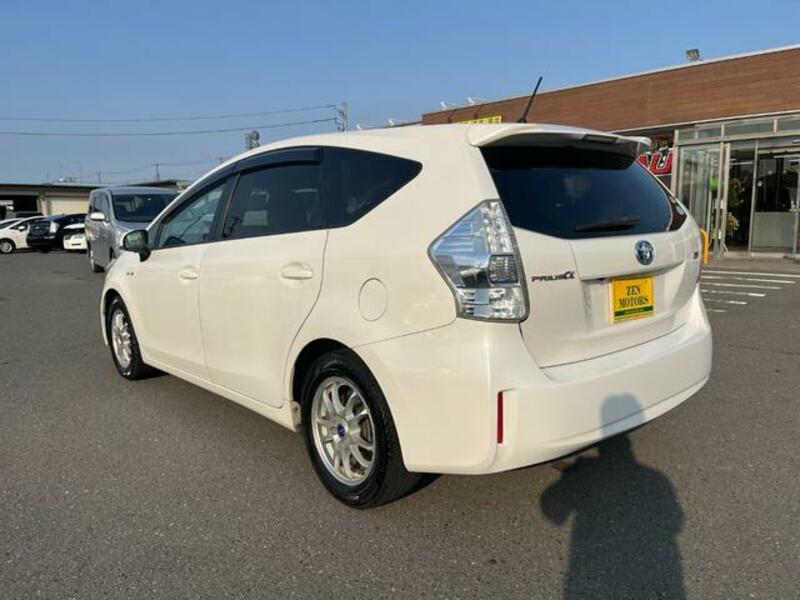 PRIUS ALPHA
