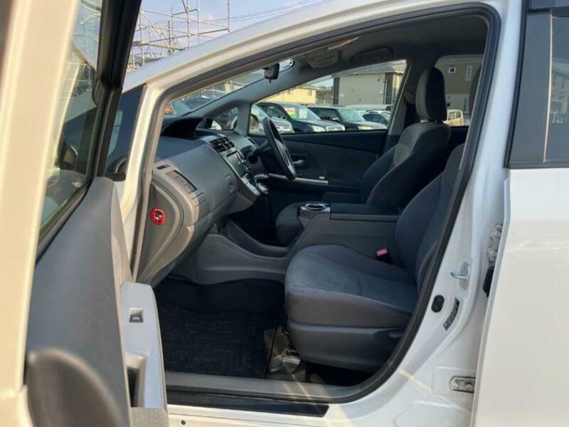 PRIUS ALPHA