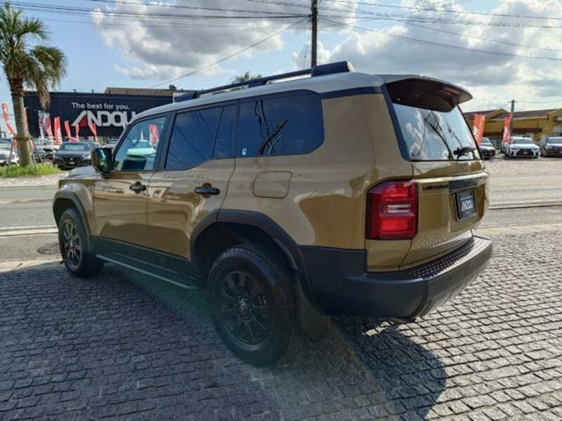 LAND CRUISER 250