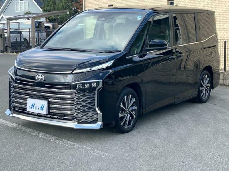 TOYOTA VOXY