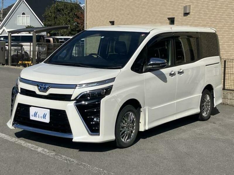 TOYOTA VOXY
