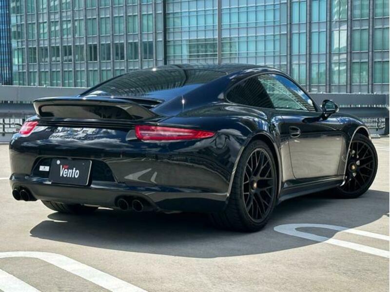 911