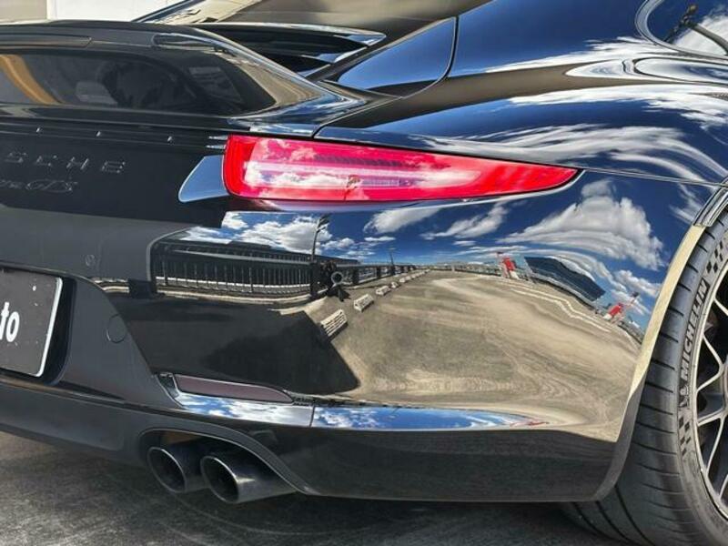 911