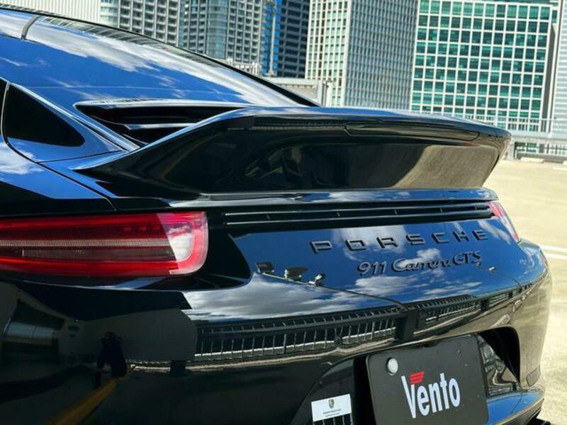 911